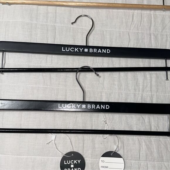 Lucky Brand Black x 2 Tan x 2 Wooden Plush Throw Hangers - Picture 6 of 6